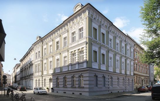 Fotorealistyczna wizualizacja 3d planu rewitalizacji starej zabytkowej kamienicy w centrum miasta, w widoku od strony ulicy.