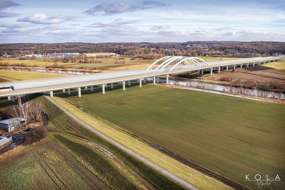 Wizualizacja 3D infrastruktury drogowej – planowany most na rzece jako część miejskiej inwestycji komunikacyjnej, stworzony dla urzędu gminy.