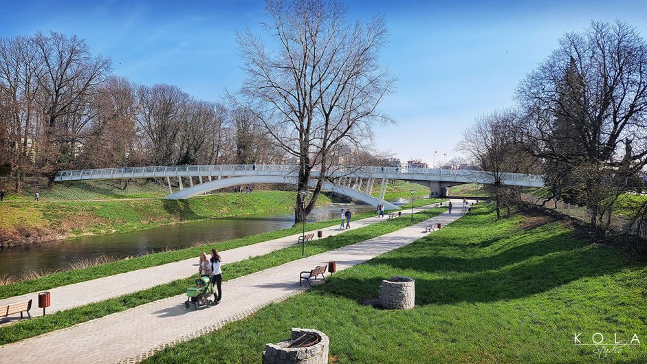 Wizualizacja 3D kładki pieszej w miejskim parku – projekt infrastruktury rekreacyjnej stworzony dla urzędu miasta.